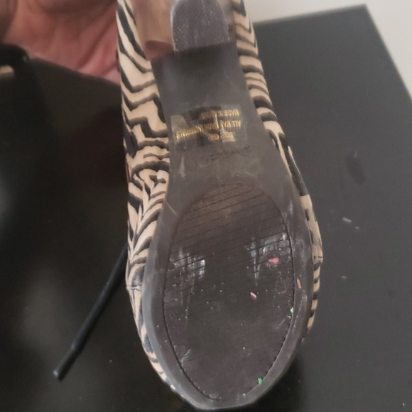 Zebra print heels - Picture 4 of 4